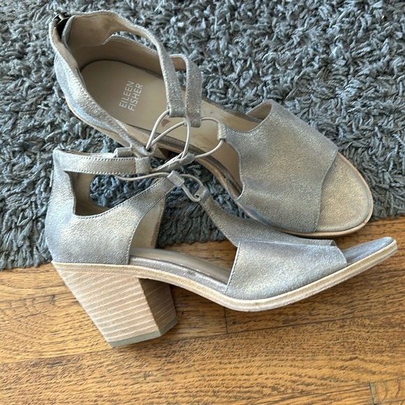 Eileen Fisher Lou Sandal Platinum Metallic Suede Open Toe Block Heel Size 10 - Picture 1 of 13
